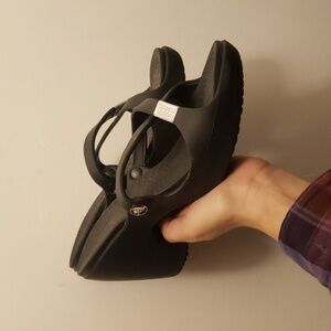CROCS Black Wedge Sandals